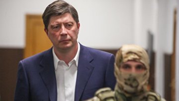 Суд признал законным арест экс-главы "Югры" Хотина по делу о мошенничестве