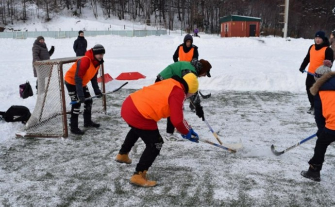 "Людям негде тренироваться!": жители Корсакова попросили скорее открыть стадион "Водник" "Людям негде тренироваться!": жители Корсакова попросили скорее открыть стадион "Водник"