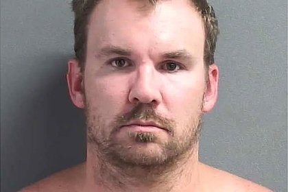 Парамедик стал домогаться пациентки в машине скорой помощи и записал это на видео Парамедик стал домогаться пациентки в машине скорой помощи и записал это на видео