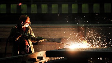 ВЦИОМ: почти 90% россиян считают рабочие профессии полезными