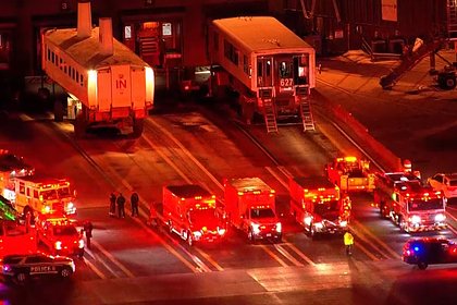 Автобус с пассажирами врезался в терминал в аэропорту США Автобус с пассажирами врезался в терминал в аэропорту США