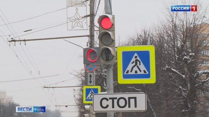 В Туле водитель “ВАЗа” проехал на красный свет и спровоцировал ДТП