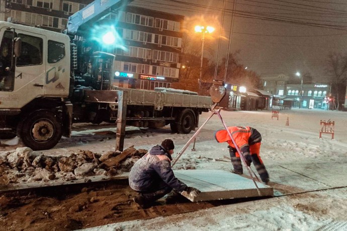 По поручению мэра Руслана Болотова: в Иркутске меняют деформированные железобетонные плиты, уложенные на трамвайных путях По поручению мэра Руслана Болотова: в Иркутске меняют деформированные железобетонные плиты, уложенные на трамвайных путях
