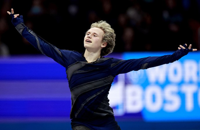 Малинин установил мировой рекорд в финале Гран-при по фигурному катанию Малинин установил мировой рекорд в финале Гран-при по фигурному катанию