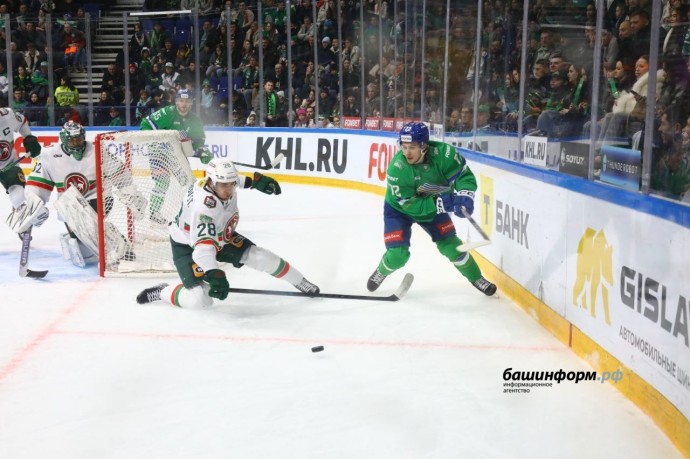 «Салават Юлаев» уступил «Ак Барсу» в домашнем дерби «Салават Юлаев» уступил «Ак Барсу» в домашнем дерби