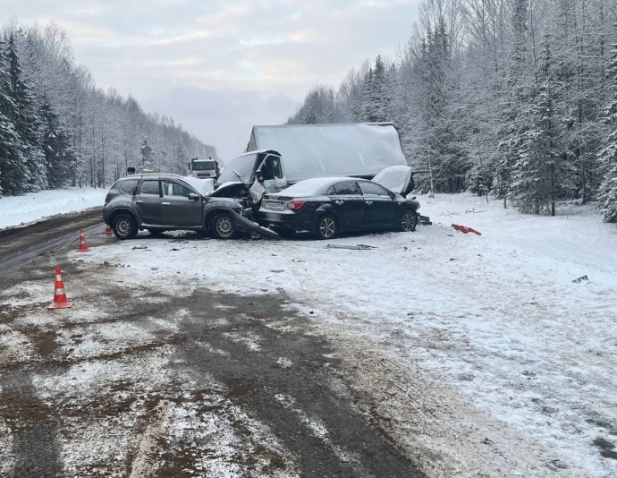 В Белохолуницком районе столкнулись три автомобиля