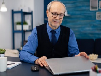 Пенсионный план: сколько нужно зарабатывать, чтобы спокойно жить после 60