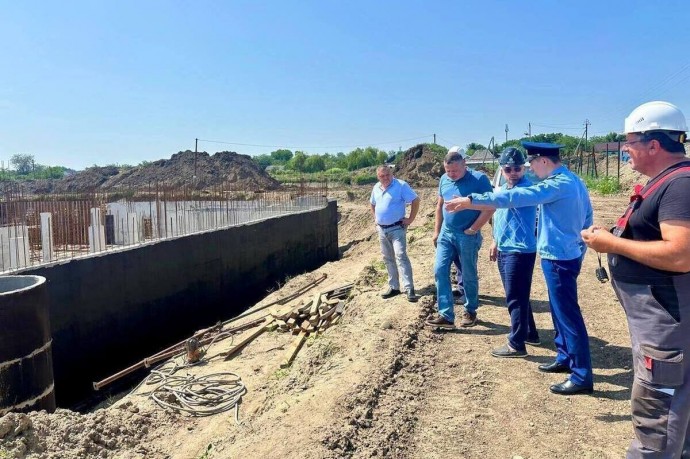 В Успенском районе прокурором проверен ход строительства соцобъектов
