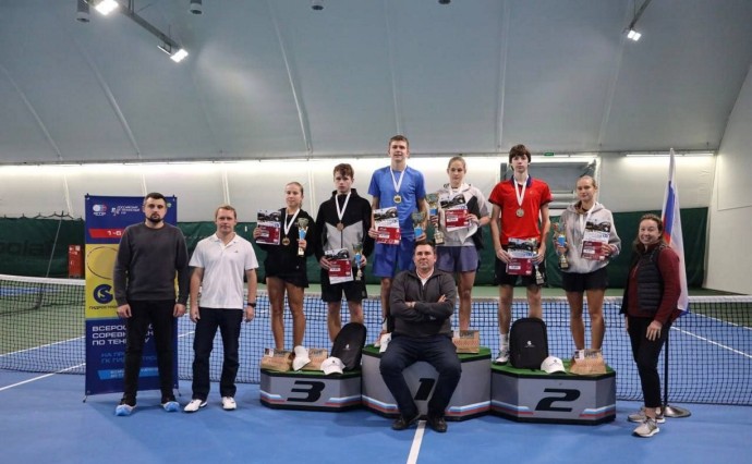 На Сахалине определили сильнейших теннисистов