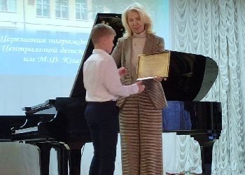 Ученики благовещенской школы искусств получили денежные стипендии