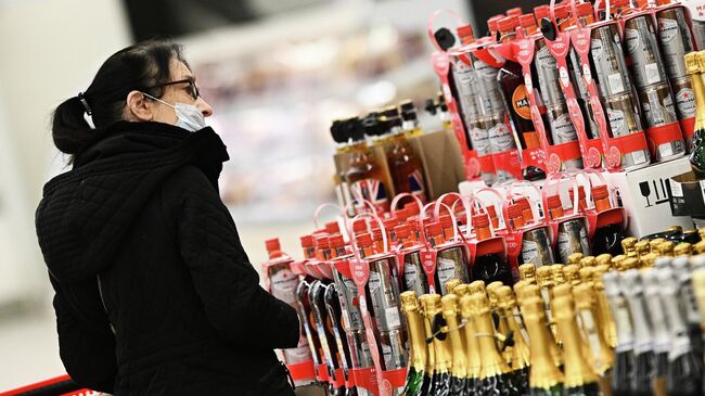 Россияне в 2025 году купили меньше алкоголя перед Новым годом, чем в 2024