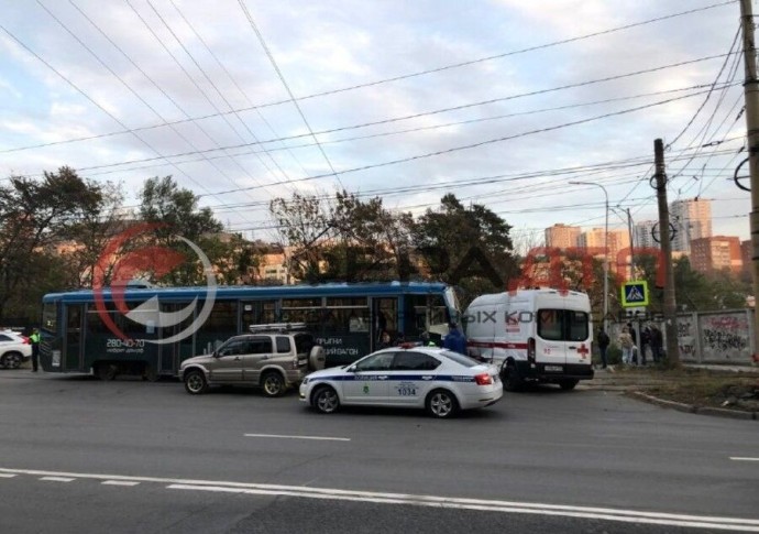 Скорая помощь протаранила трамвай во Владивостоке Скорая помощь протаранила трамвай во Владивостоке