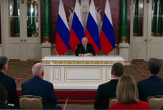 Путин предложил киевским властям возобновить прерванные ими переговоры