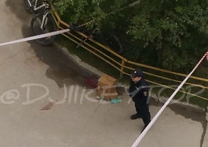 Молодой человек упал с 12-го этажа дома по ул. Петровского в Якутске