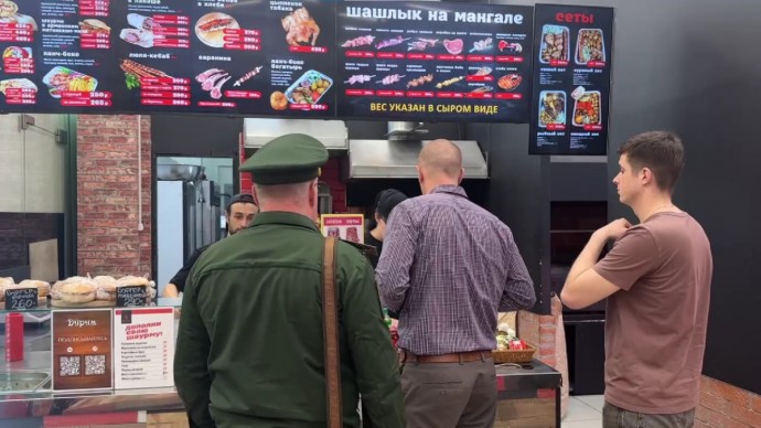 Российский паспорт получили, а служить не захотели: в Кирове поймали трех мигрантов-нарушителей