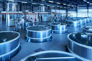 От лаков до реагентов: в Москве растет производство химической продукции