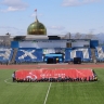 Юные футболисты Сахалина развернули Знамя Победы на стадионе "Спартак"