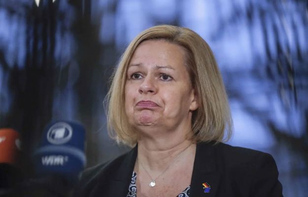 Германия начала сепарацию беженцев: Сирии вернут преступников и исламистов — Фезер
