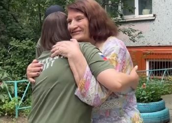 Амурчанка передала Донбассу 250 книг русских классиков