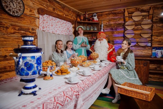 Расскажи, Снегурочка: в России вновь заработала горячая линия Деда Мороза и его помощников Расскажи, Снегурочка: в России вновь заработала горячая линия Деда Мороза и его помощников