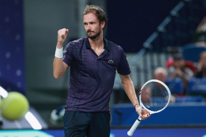 Чесноков объяснил неудачи Медведева в начале года Чесноков объяснил неудачи Медведева в начале года