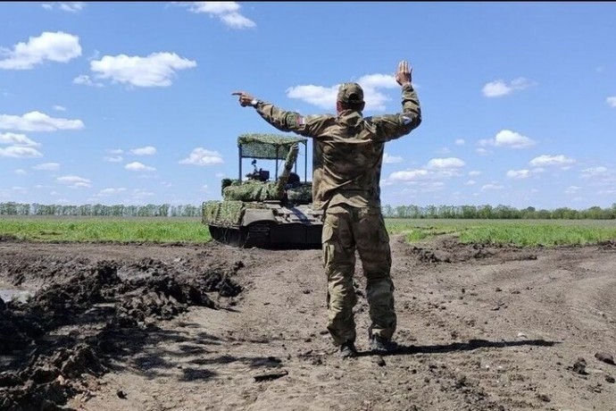 Минобороны рассказало о подвигах фельдшера Чиркова и связиста Светличного в зоне СВО