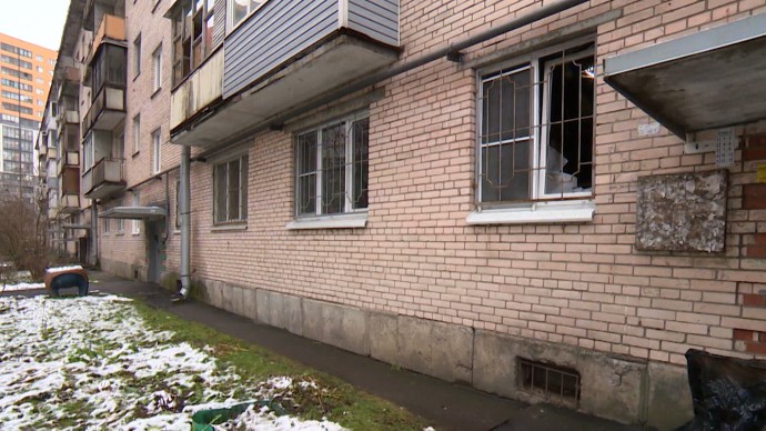 Юную петербурженку подозревают в убийстве матери: что известно о трагедии на Ковалёвской улице Юную петербурженку подозревают в убийстве матери: что известно о трагедии на Ковалёвской улице