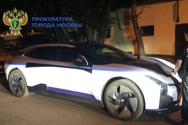 Полицейские задержали сбившего пятерых человек в центре Москвы водителя