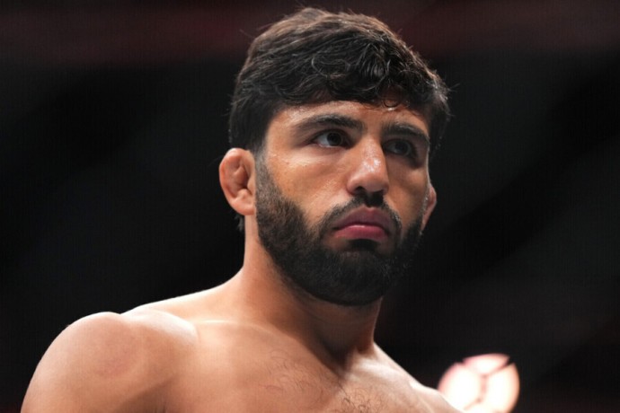 Боец UFC Царукян пообещал прикончить Топурию после его победы над Оливейрой