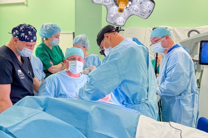 Врачи НИИ Склифосовского провели уникальную трансплантацию фрагмента кисти