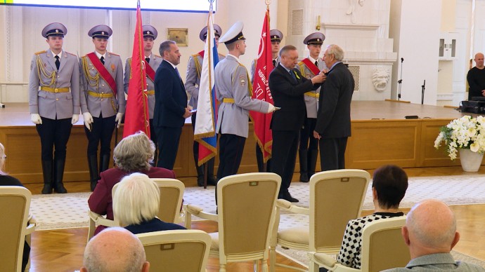 Различные меры соцподдержки получают более 34 тысяч петербуржцев, имеющих знак «Житель блокадного Ленинграда»
