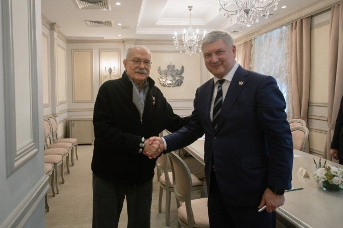 Воронежский губернатор вступил в ряды фанатов Никиты Михалкова