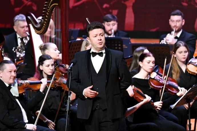Ярославский баритон Александр Суханов выступает в большом туре по городам Китая Ярославский баритон Александр Суханов выступает в большом туре по городам Китая