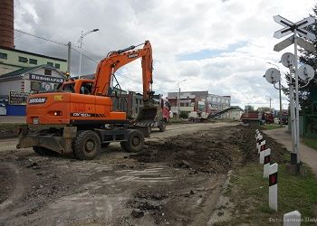 На Мухина в Благовещенске начали убирать старый асфальт