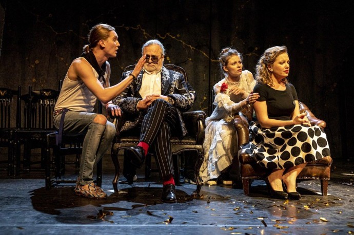 Нейропсихология и непривычная классика. Современные спектакли в «Мосбилете»