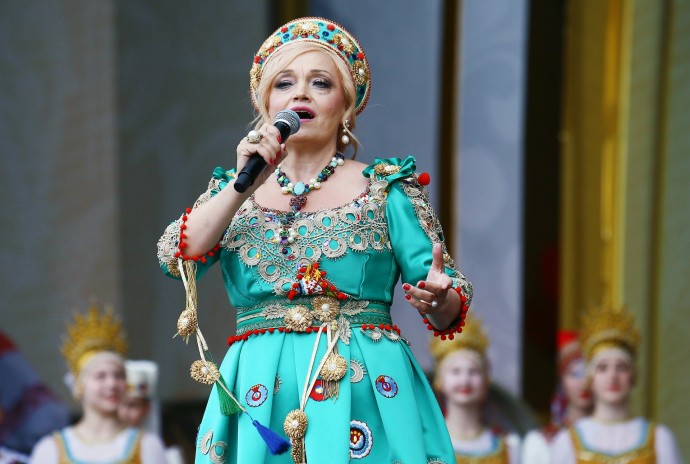 Московский фастфуд объявил сбор в поддержку Надежды Кадышевой. Для посетителей хотят организовать ее концерт