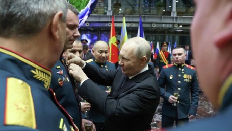 Путин рассказал о значении сплоченности и поддержки в армии