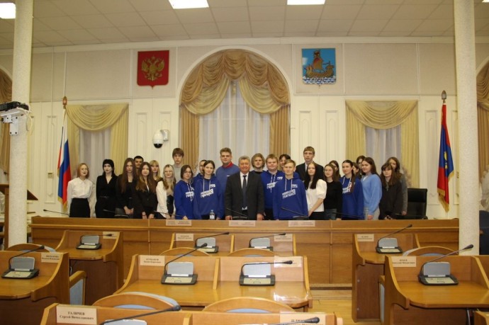 Председатель Костромской областной Думы Алексей Анохин рассказал студентам об основах отечественного парламентаризма Председатель Костромской областной Думы Алексей Анохин рассказал студентам об основах отечественного парламентаризма