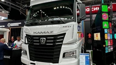 «КАМАЗ» привёз на выставку «Иннопром» свой новейший газомоторный тягач