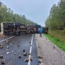 На трассе в Башкирии опрокинулась фура со свеклой