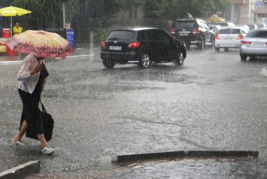 540 кубометров выпавших осадков откачали с улиц Астрахани