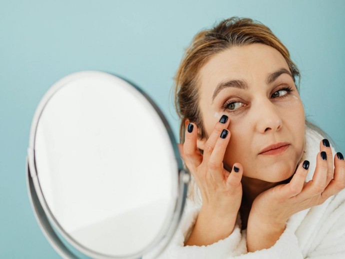 С возрастом происходит снижение тонуса связок нижних век — дерматолог Каминская