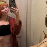 39-летняя певица Пелагея показала фигуру в распахнутом халате