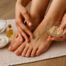 Забудьте о пемзе и скрабах: домашняя смесь из трёх компонентов возвращает ногам шелковую гладкость