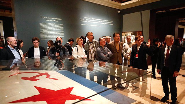 Члены делегаций — участников мероприятий ПА ОДКБ осмотрели выставки, посвященные подвигу советского народа в годы Великой Отечественной войны Члены делегаций — участников мероприятий ПА ОДКБ осмотрели выставки, посвященные подвигу советского народа в годы Великой Отечественной войны