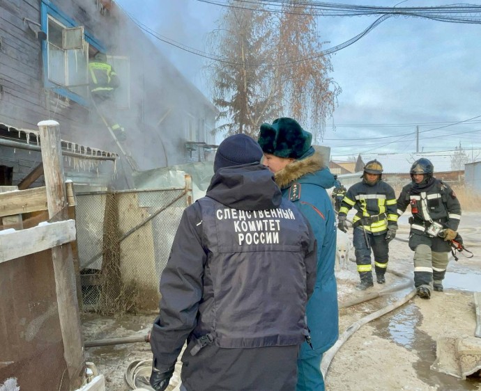 Уголовное дело возбудили после гибели трех человек при пожаре в Якутске Уголовное дело возбудили после гибели трех человек при пожаре в Якутске