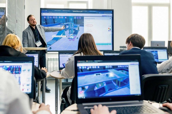 Москва увеличивает число программ для улучшения качества преподавания — Собянин