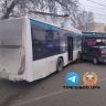 В Уфе автобус столкнулся с легковым автомобилем на встречной полосе
