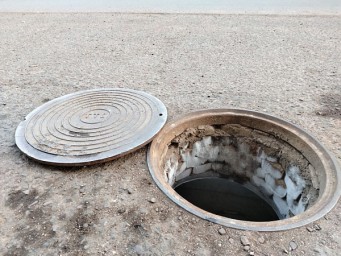 Подвал дома в Иркутске затопило после прорыва канализации