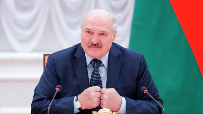 Лукашенко обменялся репликами с Алиевым и Пашиняном перед саммитом СНГ Лукашенко обменялся репликами с Алиевым и Пашиняном перед саммитом СНГ